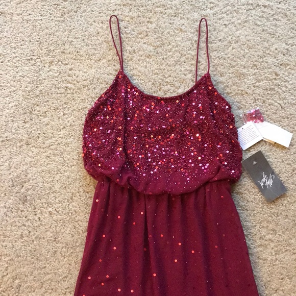 NWT. Burgundy formal gown maxi sequence - Picture 2 of 8